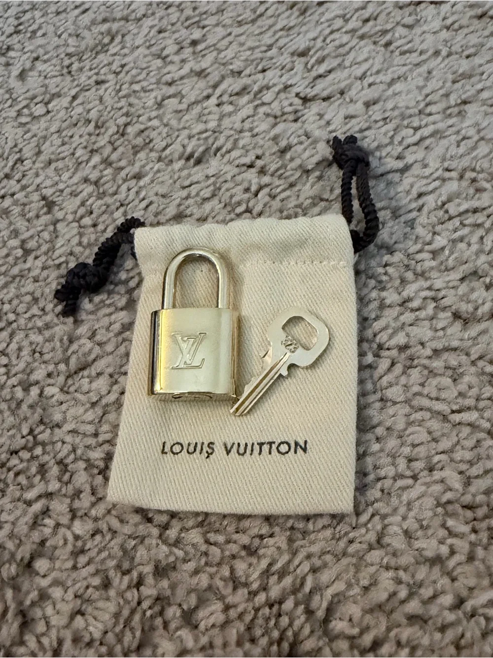 LOUIS VUITTON